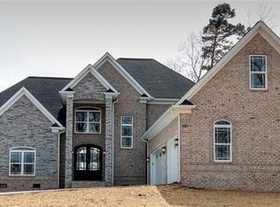 681 Players Ridge Rd, Hickory, NC 28601