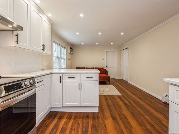 5th image of 5 Carlton Ave APT 1B