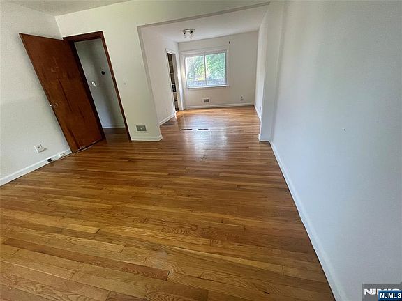 5th image of 80 Circle Dr