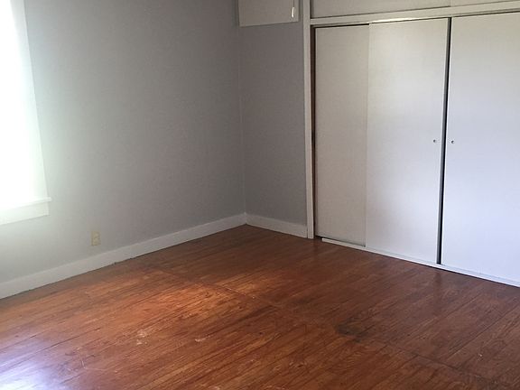 5th image of 2038 Woodlawn Ave