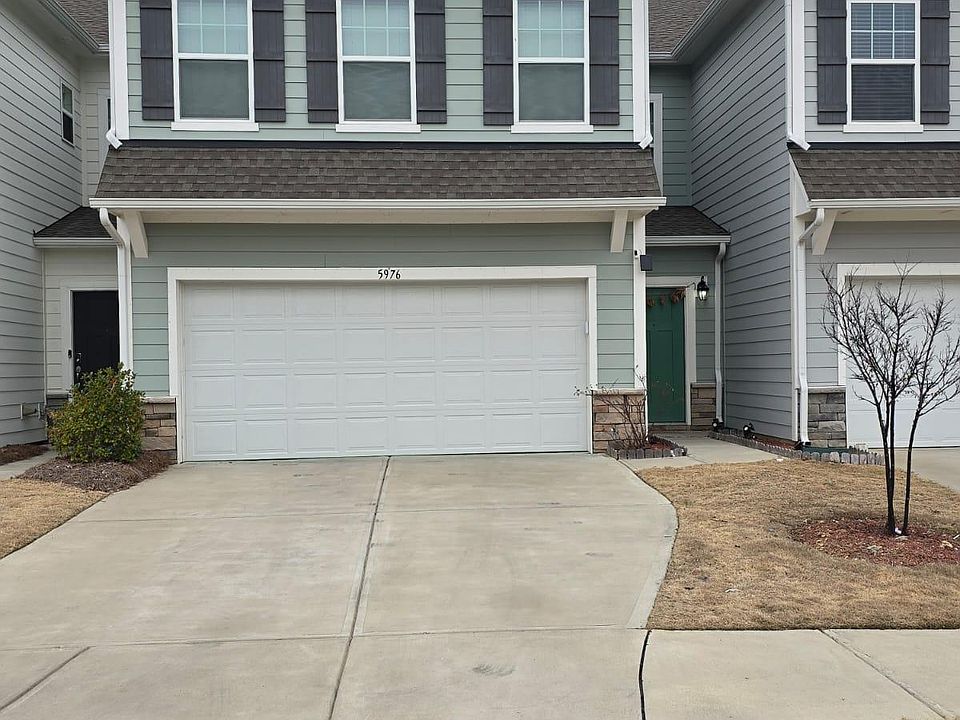 Front Drive way which fits 3 cars