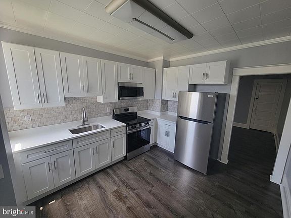 3rd image of 6757 Woodley Rd