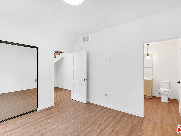747 Lillian Way #7 — Photo 11
