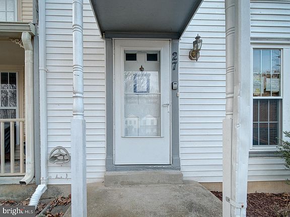 5th image of 27 Teal Ct