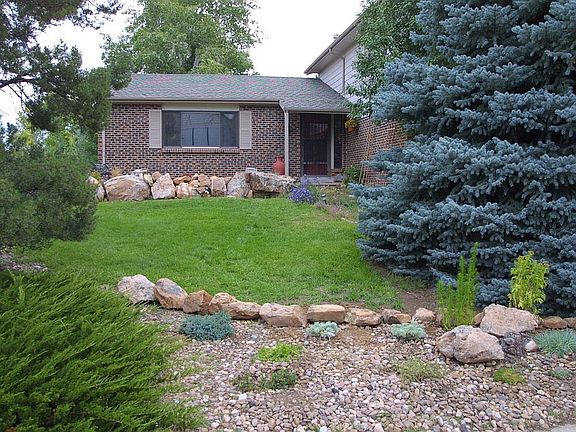 Pro-landscaping, with flagstone walk & front porch