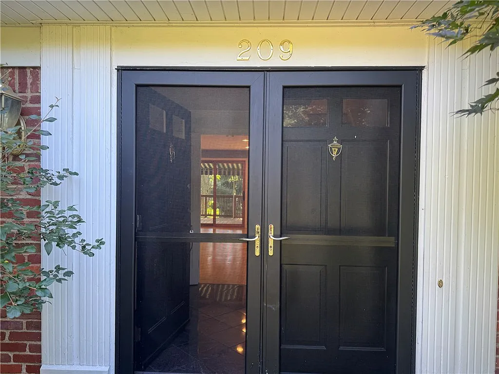 5 bed, 2.5 bath, 2223 sqft, $5,500 — Photo 4