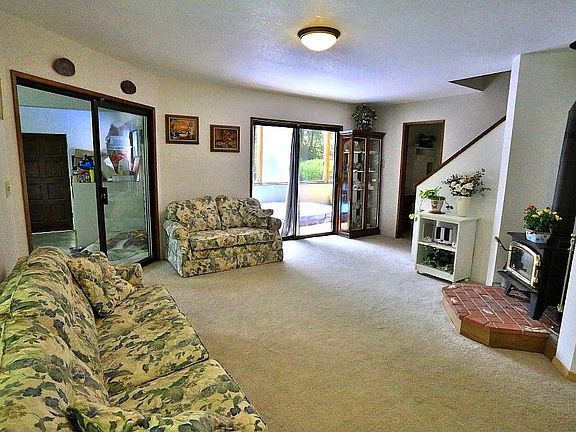 4th image of 14012 Blackberry Ln NE