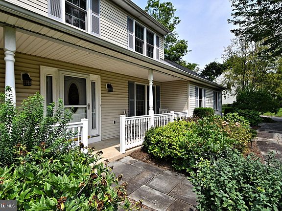 4th image of 3 Brandon Cir