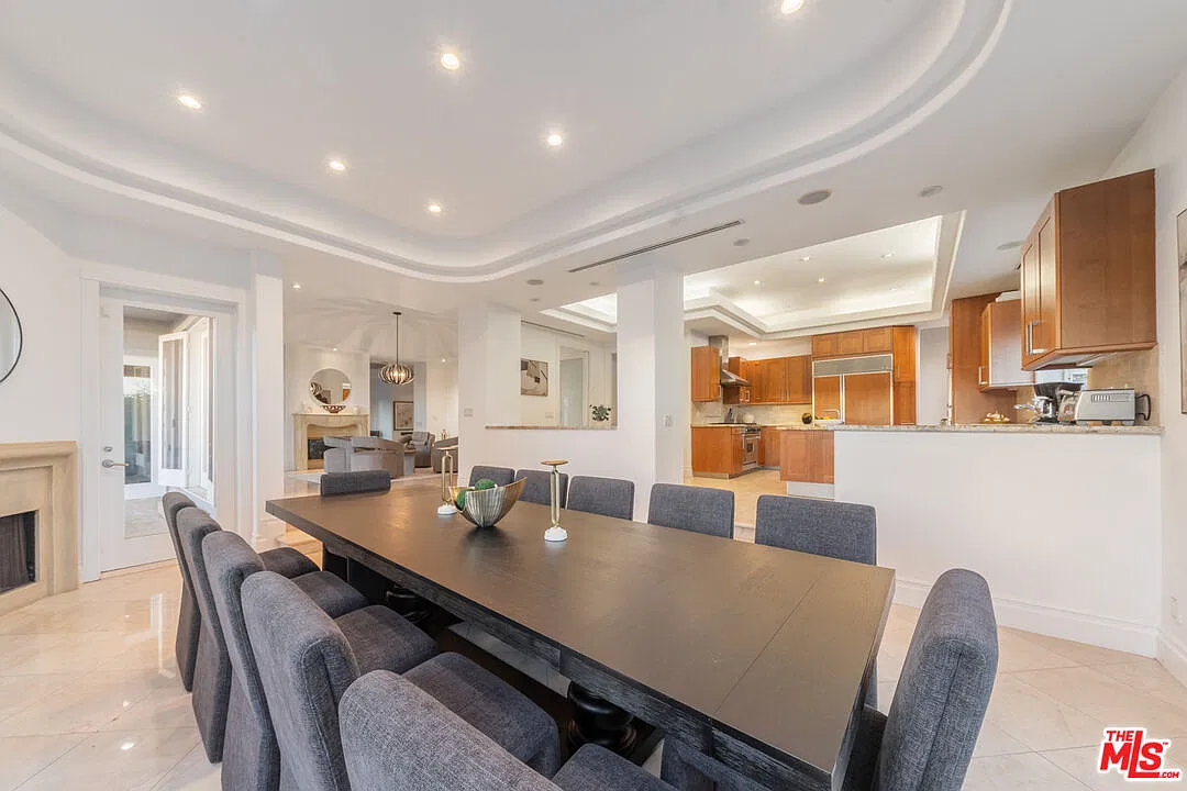 5 bed, 6.0 bath, 5505 sqft, $20,000 — Photo 3