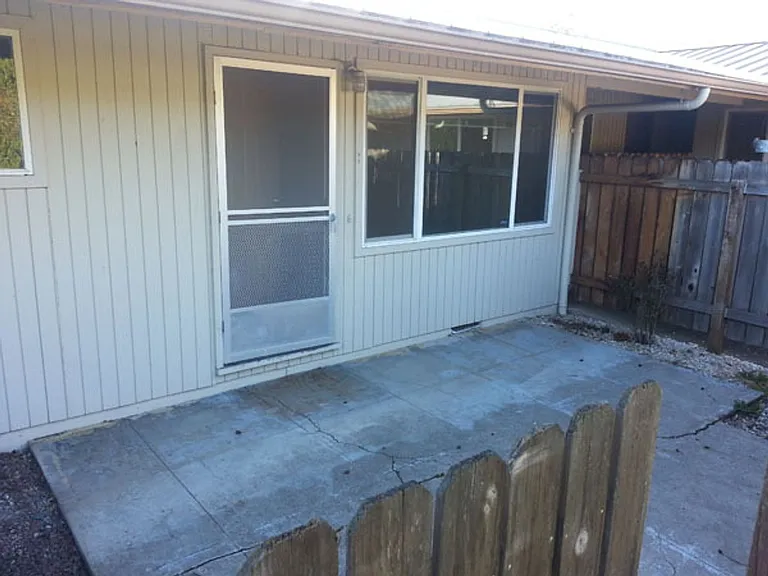 007-Garden Apartments — Photo 3