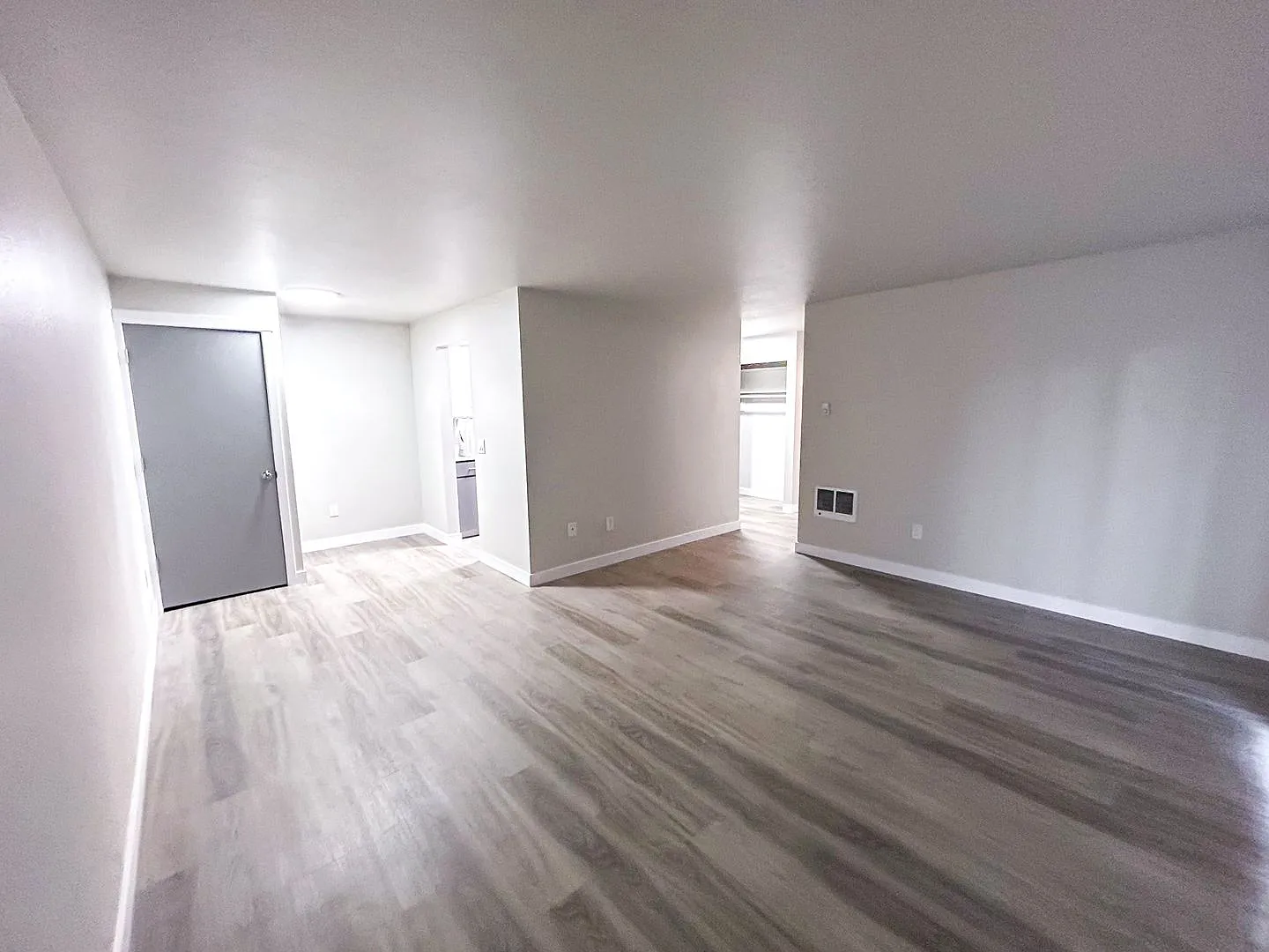 9100 Roosevelt Apartments — Photo 2