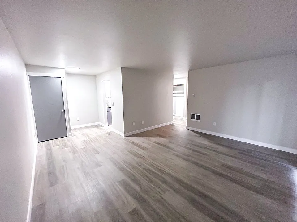 9100 Roosevelt Apartments