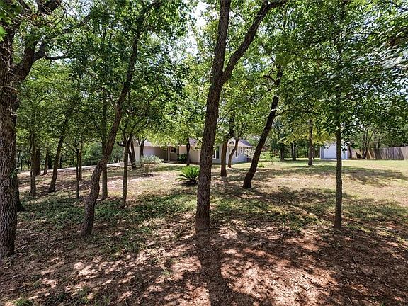 4th image of 193 Creekwood Trl