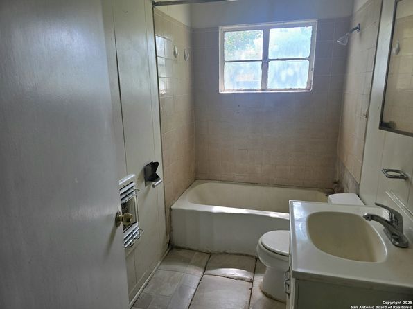 san-antonio-texas-169112895 picture