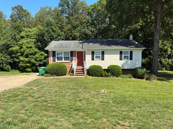 3009 Seal Dr, Pfafftown, NC 27040