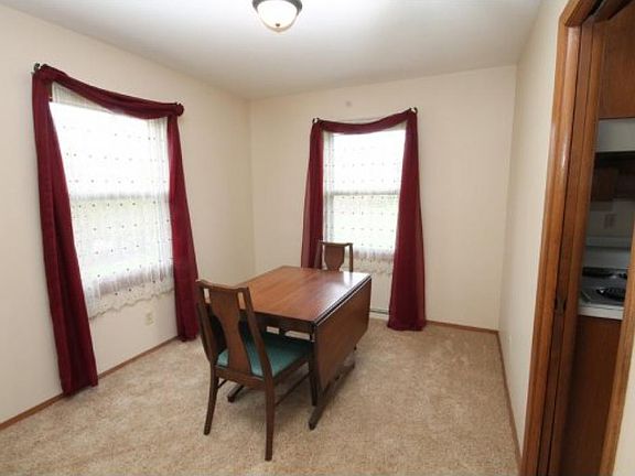 3rd image of 295 Hillcrest Ln