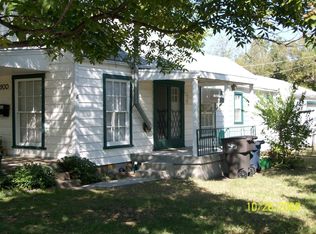 900 W Waggoman St, Fort Worth, TX 76110