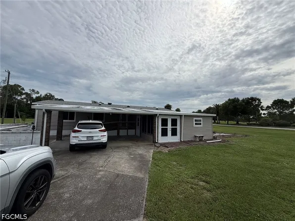 19260 Arrowhead Ln, North Fort Myers, FL 33903