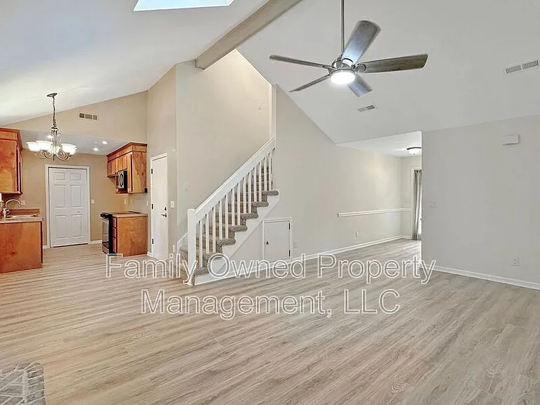105 Pryors Ln — Photo 17