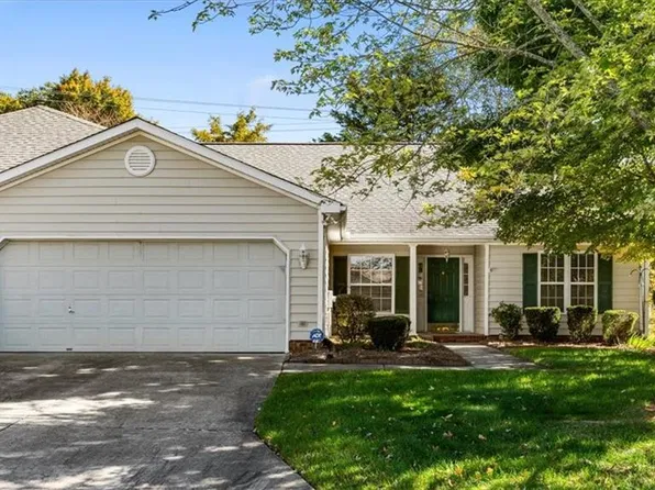 2956 Eagle Pointe Dr, High Point, NC 27265