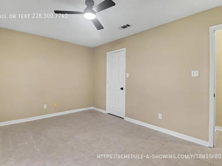 2414 34th Ave — Photo 10