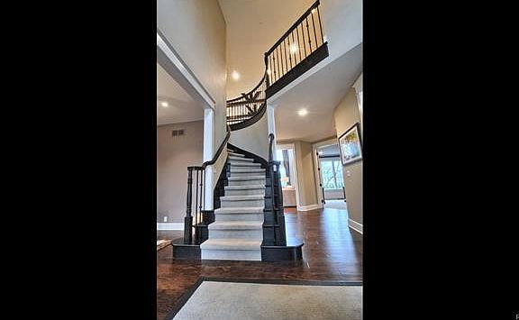 3rd image of 3915 Oakland Dr