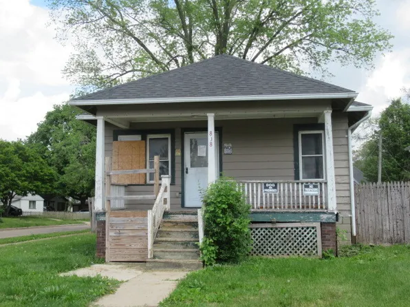 808 N McKinley Ave, Champaign, IL 61821