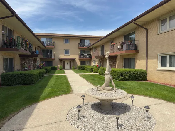 6136 S Kensington Ave #E, La Grange, IL 60525