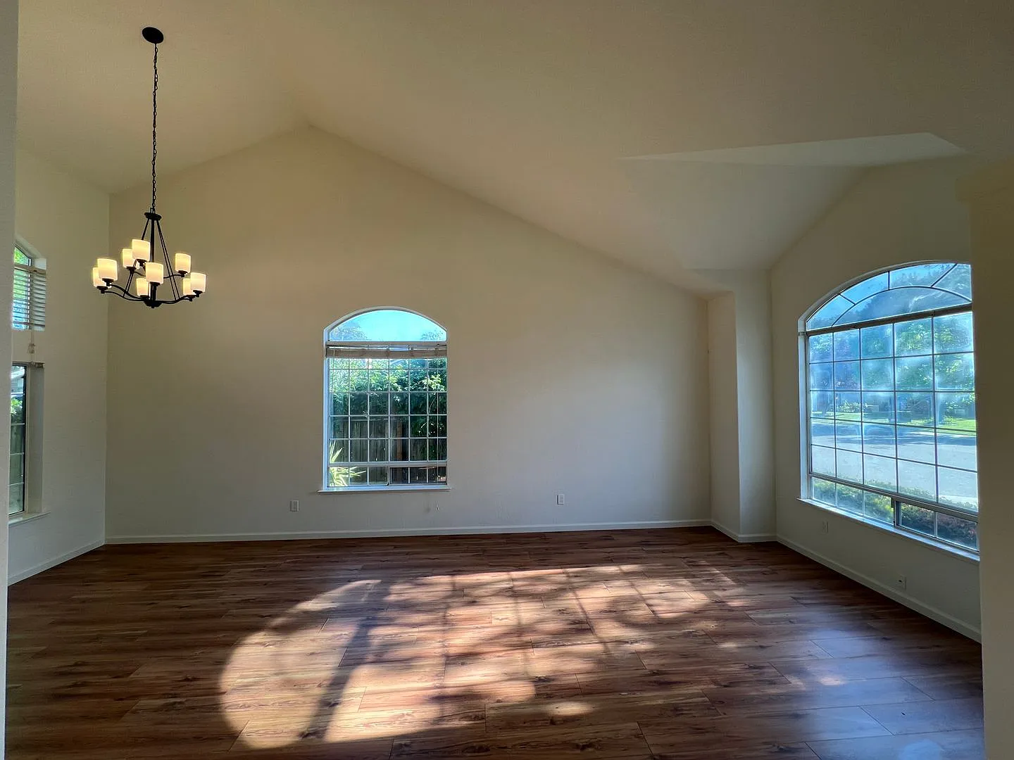 Stunning 4 Bedroom Corner Lot Home with Modern Renovation, 3-Car Garage and Covered Pati — Photo 4