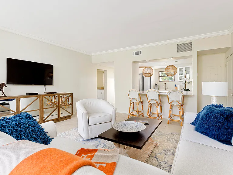 11818 Pebblewood Dr — Photo 1