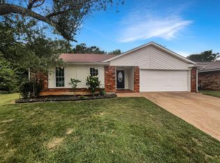 1409 S Avery Dr, Moore, OK 73160