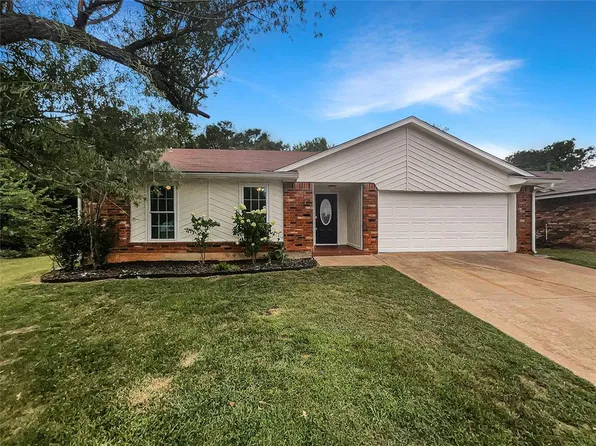 1409 S Avery Dr, Moore, OK 73160