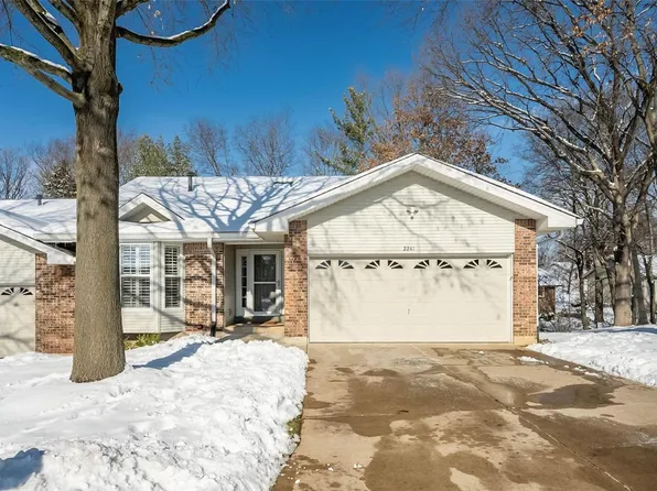 2241 Argonne Meadows Dr, Lake Saint Louis, MO 63367