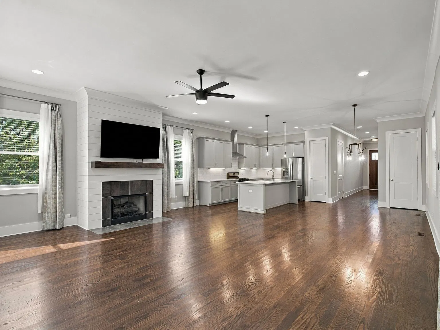 3 bed, 2.5 bath, 2266 sqft, $3,295 — Photo 2