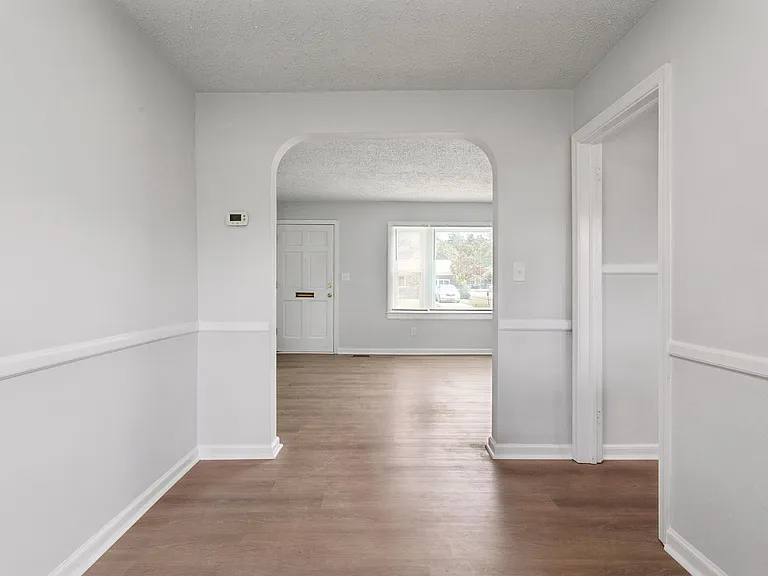1815 Canterbury Rd — Photo 8