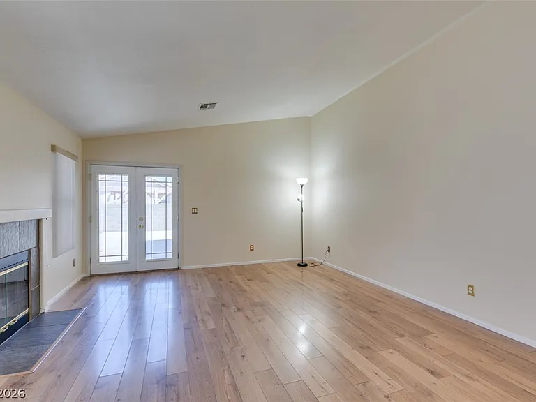 8168 W Gilmore Ave — Photo 3