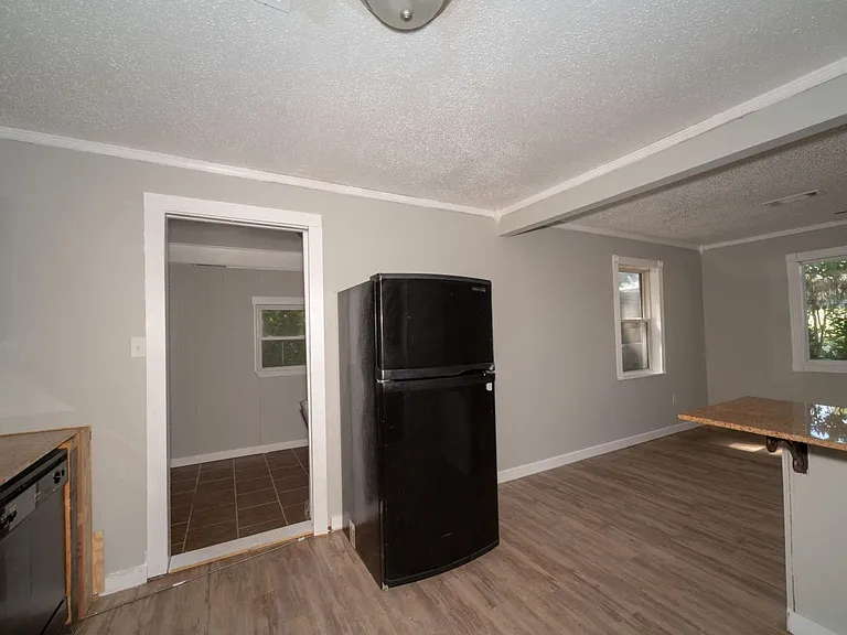 610 N Fir St — Photo 10