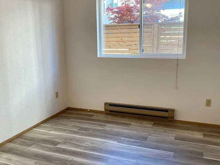Second bedroom .