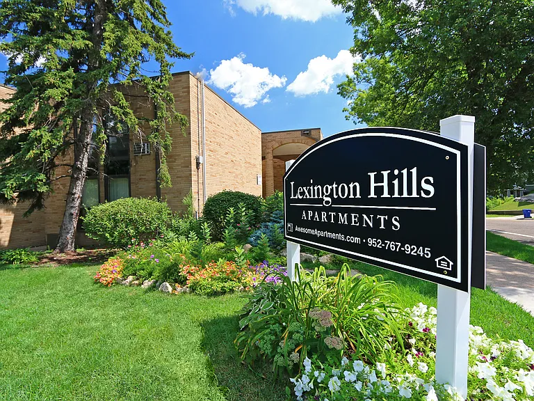 Lexington Hills Apartments — Photo 19