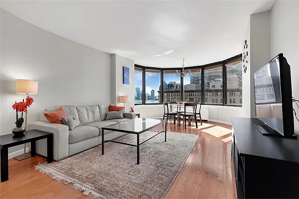 Rented by R New York | media 2
