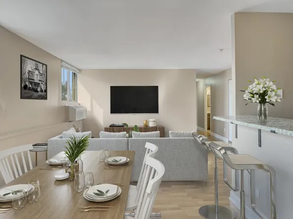 THE BRONZEVILLE VINCENNES