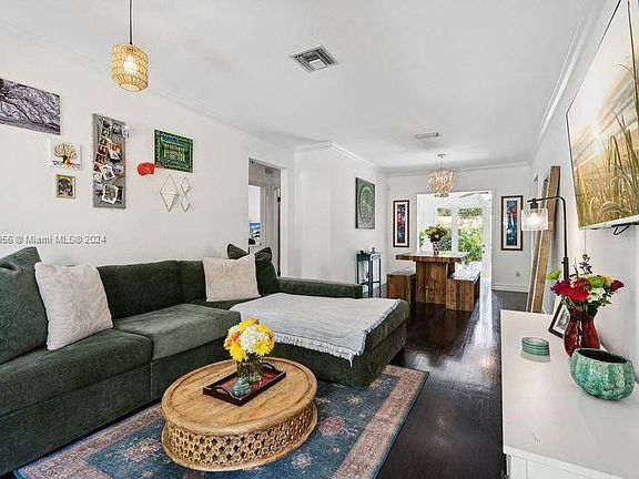 3rd image of 434 Mendoza Ave