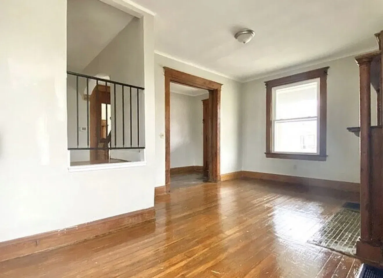 6 bed, 2.0 bath, 2125 sqft, $3,810 — Photo 2