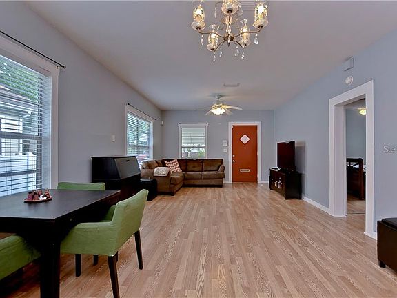 5th image of 107 W Emma St