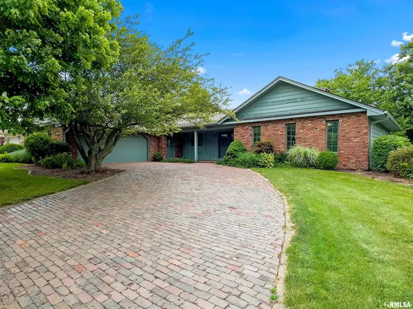 504 N 3rd St, Roanoke, IL 61561