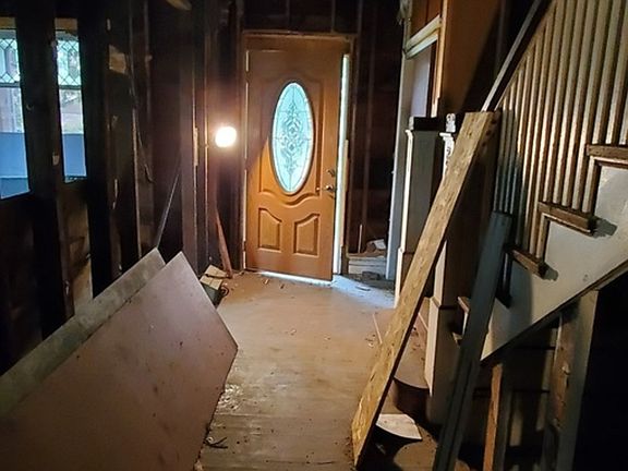2nd image of 907 N 2nd Ave