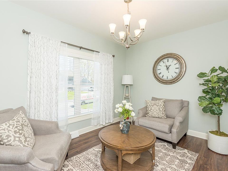 1st image of 25 Birchwood Hills Dr