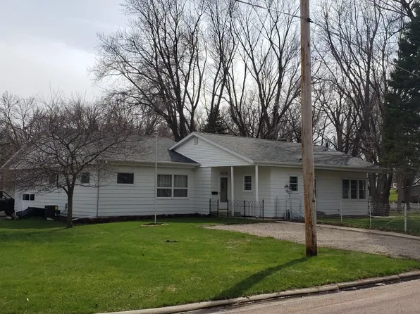 405 23rd St S, Spirit Lake, IA 51360