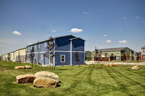 Emerald Ridge Apartments & Townhomes Photo 1
