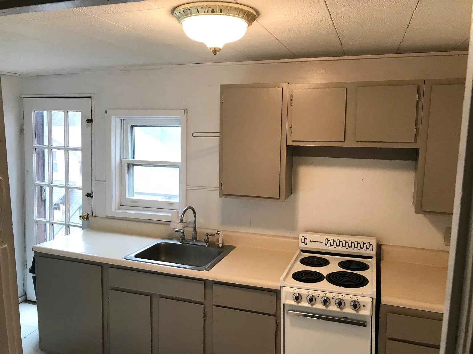 1 bed, 700 sqft, $1,100 — Photo 4